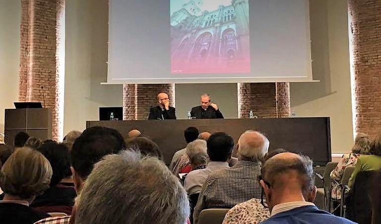 Obispo y laicos se han encontrado este sábado