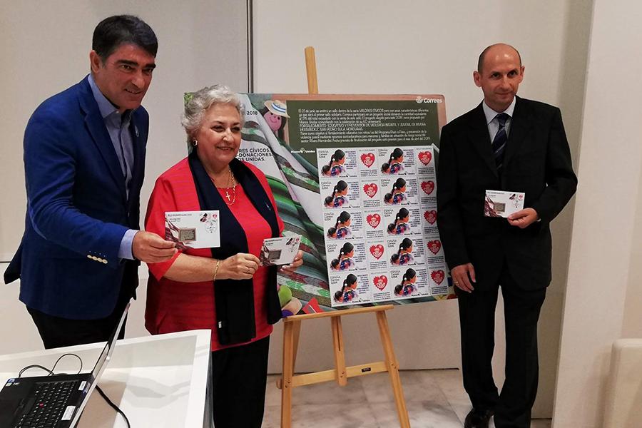 Correos y Manos Unidas presentan el primer sello solidario en Málaga