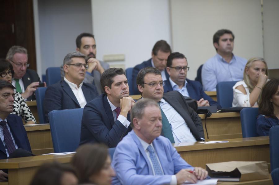 Momento de la conferencia del Obispo de Málaga, Jesús Catalá, en el Instituto Internacional San Telmo
