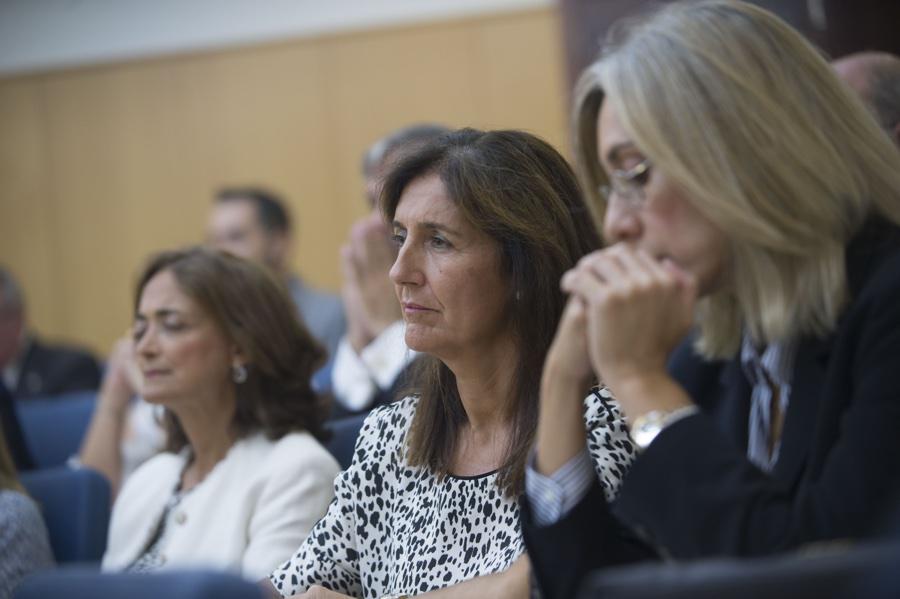 Momento de la conferencia del Obispo de Málaga, Jesús Catalá, en el Instituto Internacional San Telmo