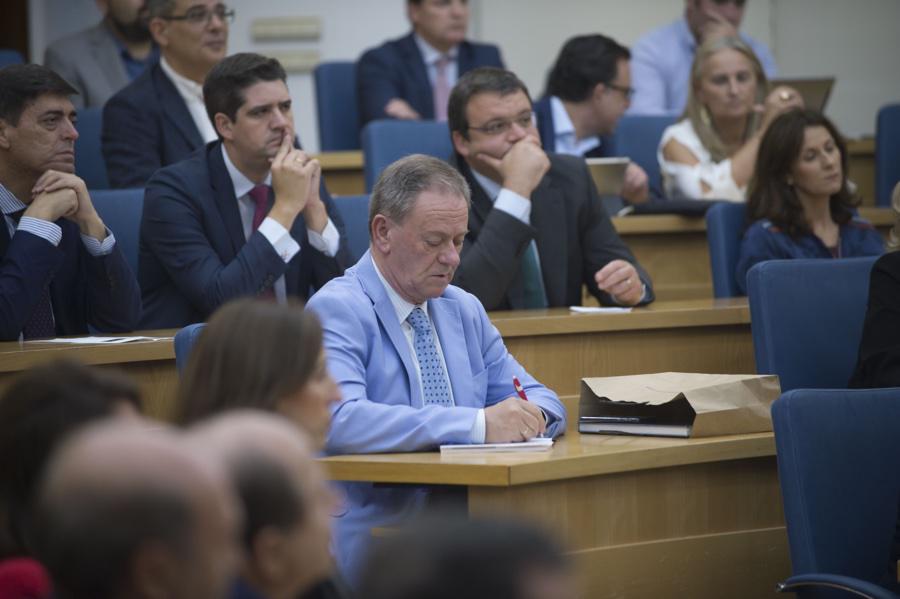 Momento de la conferencia del Obispo de Málaga, Jesús Catalá, en el Instituto Internacional San Telmo