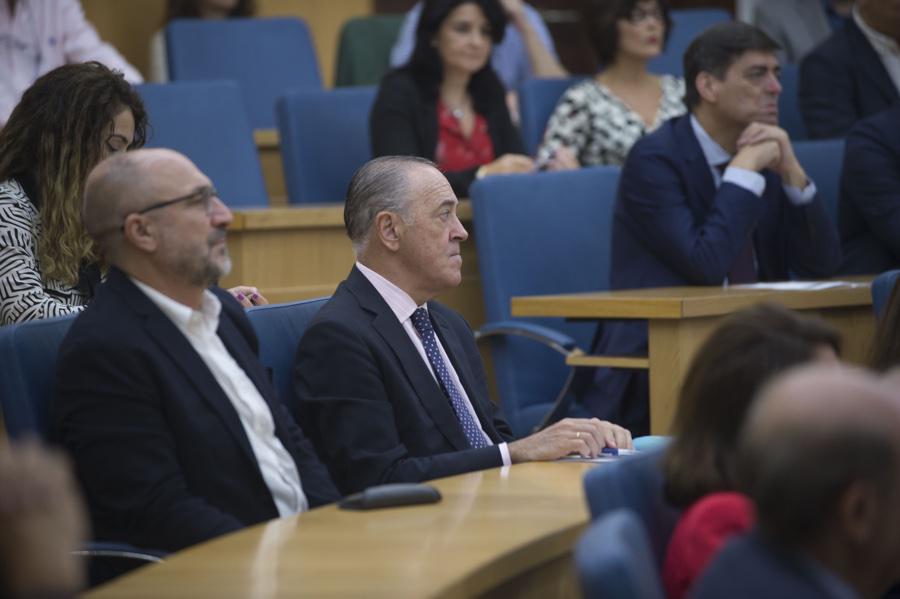 Momento de la conferencia del Obispo de Málaga, Jesús Catalá, en el Instituto Internacional San Telmo