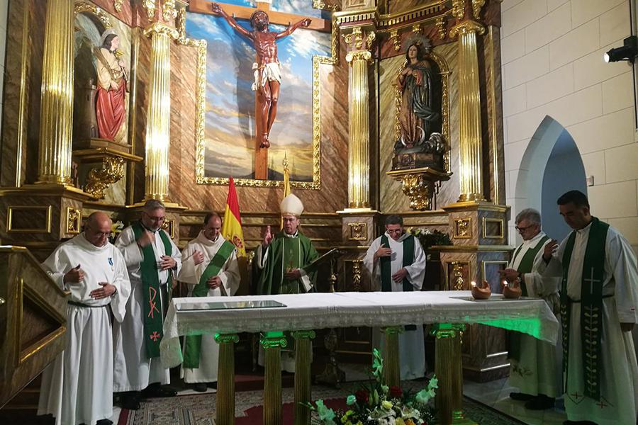 Don Jesús Catalá celebra la Eucaristía en la parroquia castrense de Melilla