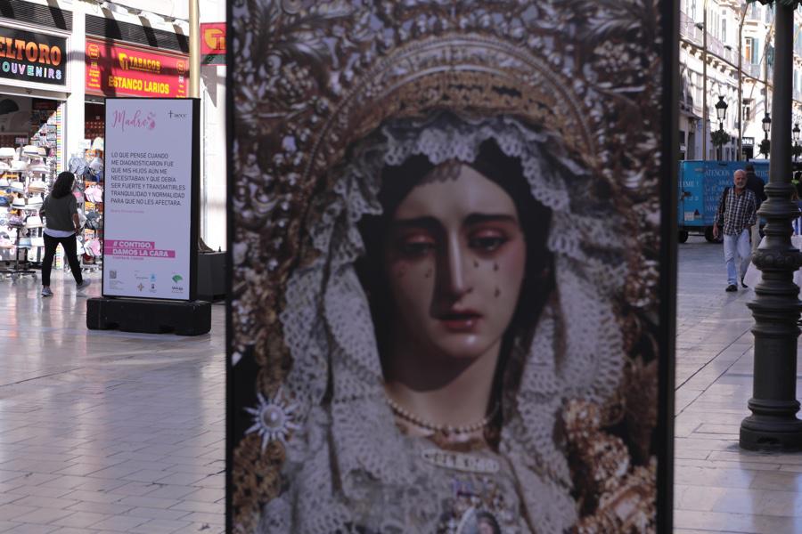 Rostros de la Virgen en una muestra contra el cáncer