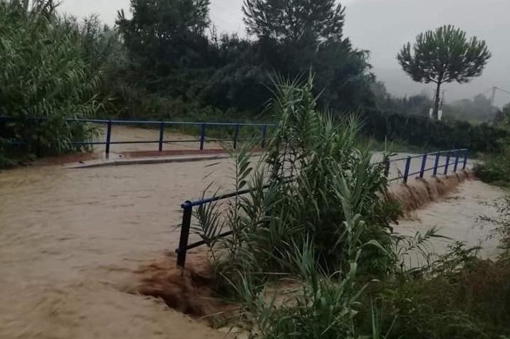 Los párrocos del interior achican agua junto a sus vecinos