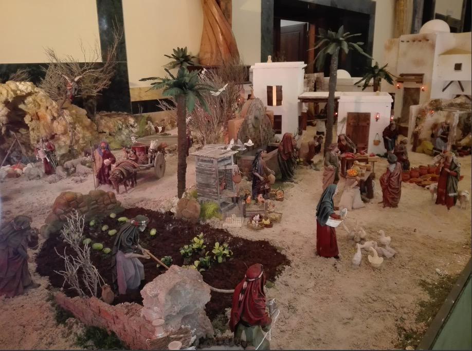 Belén de la parroquia Santa María de la Amargura (Málaga) con una superficie de 13 metros cuadrados y mas de 40 figuras, realizado por José Fuster y José  Cruz