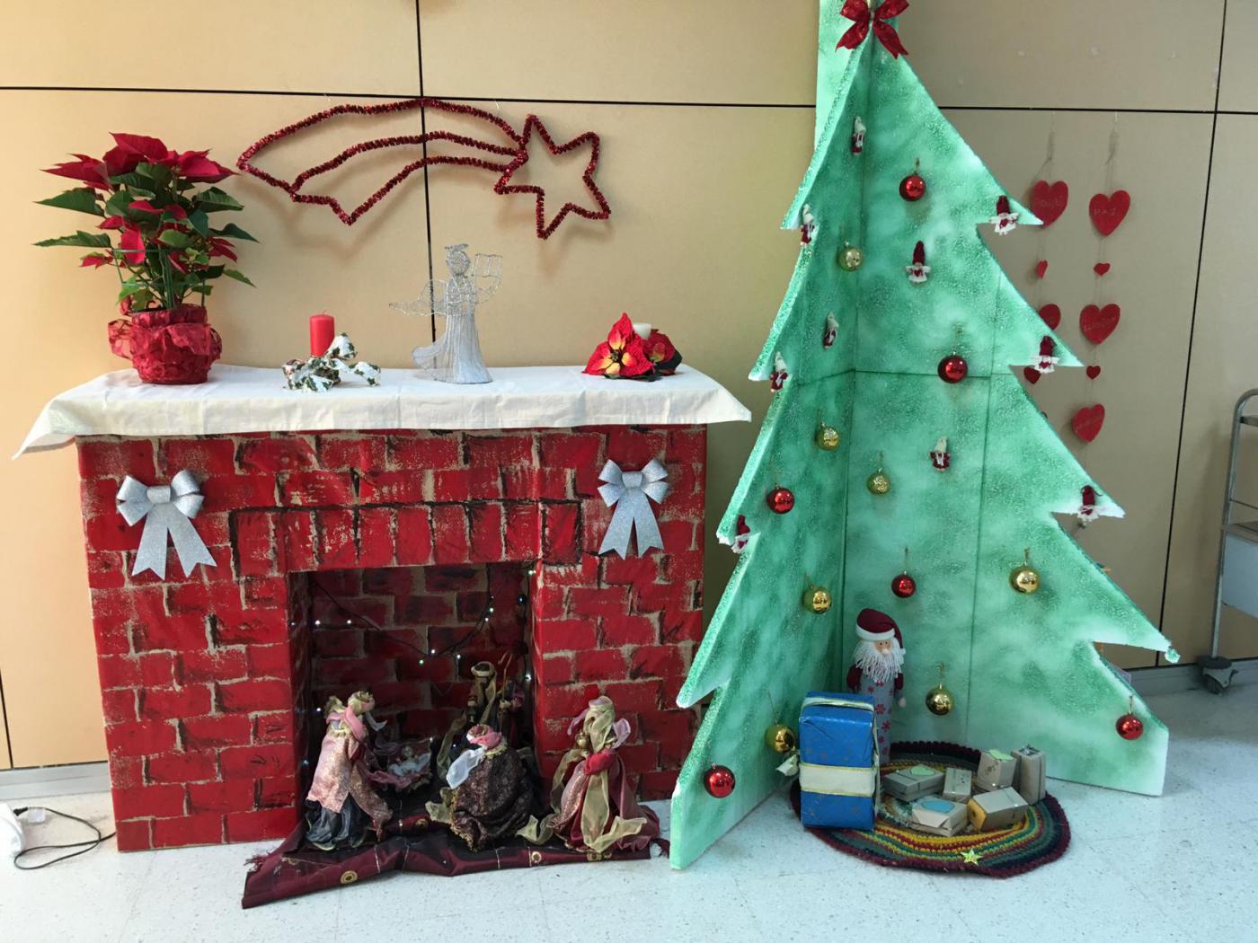 Belenes en el Hospital Clínico, enviados por María Jesús Morales, alumna del Centro Superior de Estudios Teológicos San Pablo  y voluntaria. 