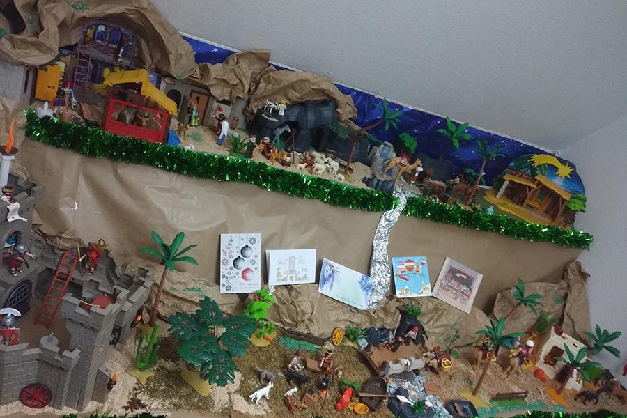 Belén de la familia de Araceli Villalba, en que las figuras se van moviendo conforme avanza la Navidad. Aquí, José y María aún buscan posada.