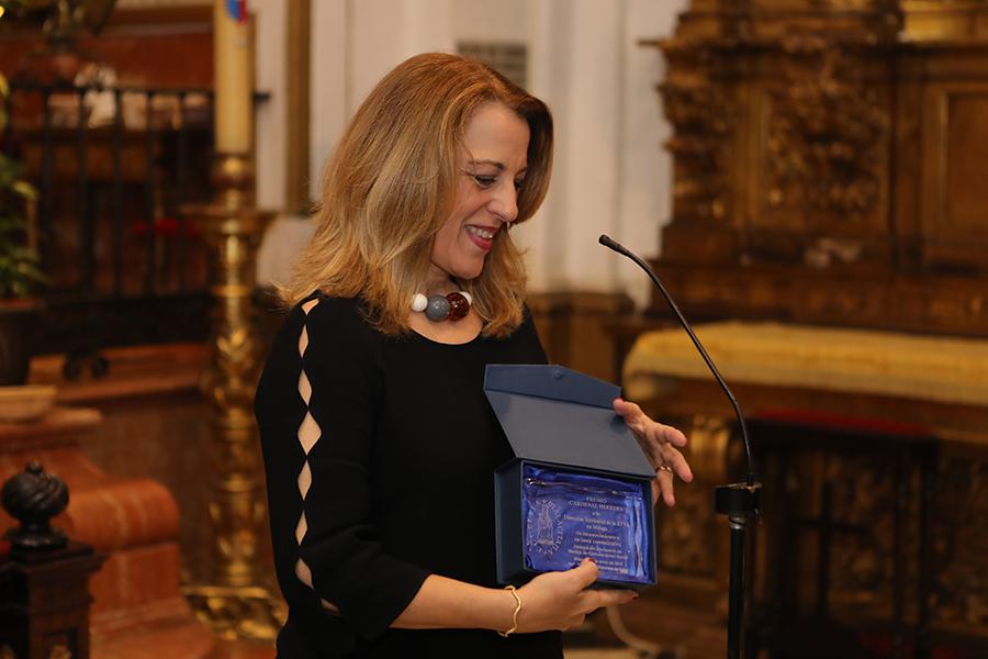 Montse Naharro recoge el premio Cardenal Herrera el día del patrón de los comunicadores, san Francisco de Sales, el 24 de enero de 2019//S. FENOSA