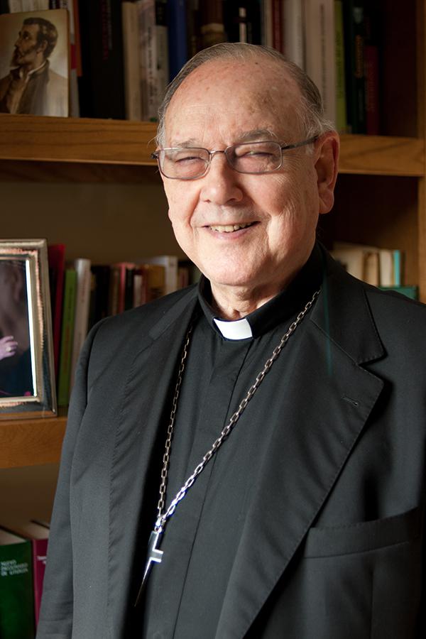 El cardenal Fernando Sebastián, en su despacho // F. HERNÁNDEZ