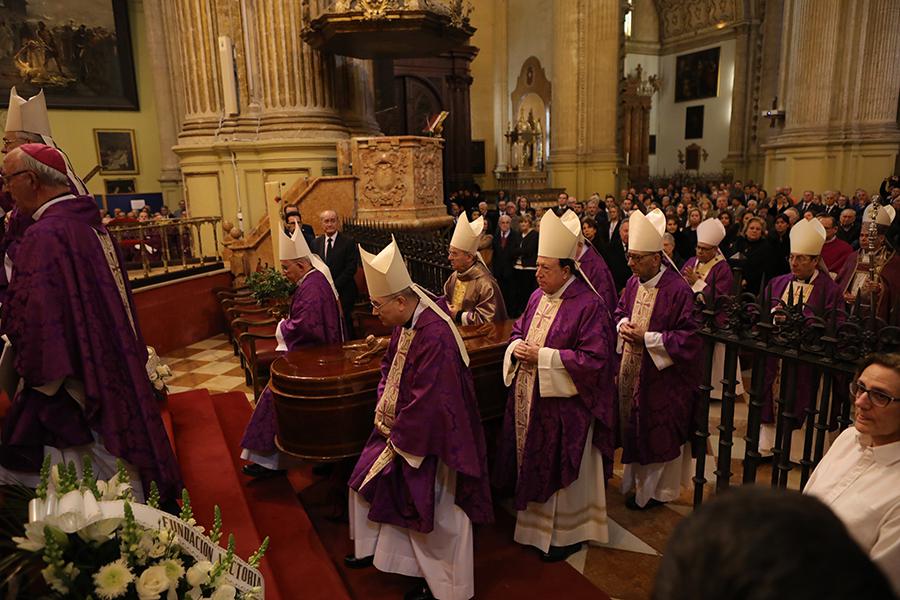 Misa exequial del cardenal Fernando Sebastián, en la Catedral de Málaga // S.FENOSA