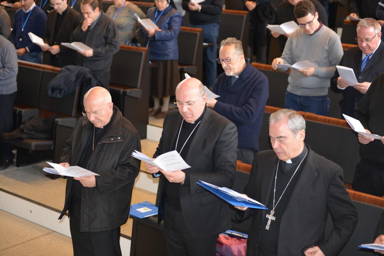El Obispo de Málaga, junto al obispo de Guadix, D. Francisco Jesús Orozco, y al obispo de Jaen, D. Amadeo Rodríguez // Secr. Medios Arzobispado de Granada