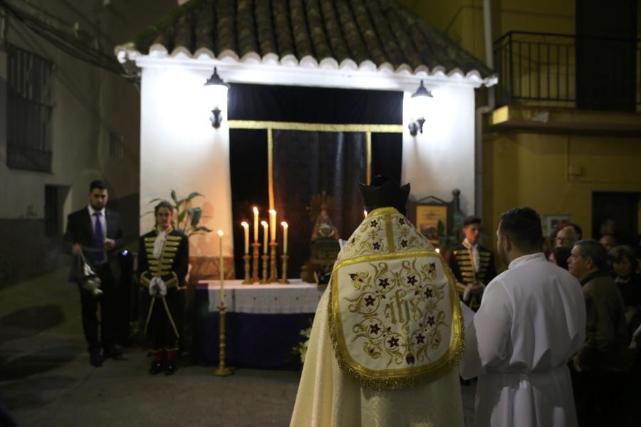 Rosario vespertino con la participación de estandartes de todas las Patronas Marianas de la Diócesis de Málaga, en Algarrobo // Y. MARTÍN