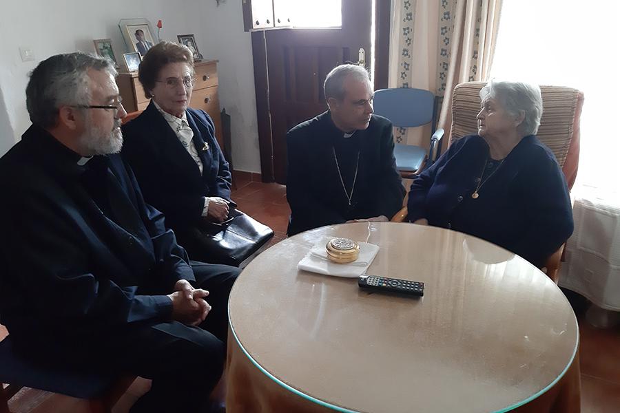 on Jesús Catalá visita a personas enfermas en Ojén, durante la Visita Pastoral al arciprestazgo de Marbella-Estepona