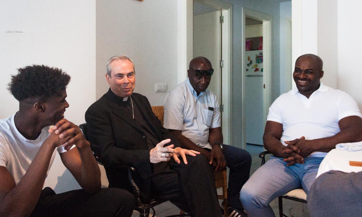 Encuentro con enfermos dentro de la Visita pastoral del Obispo de Málaga, Jesús Catalá, a la parroquia Virgen Madre en Nueva Andalucía (Marbella) // E. GONZÁLEZ GUERRERO