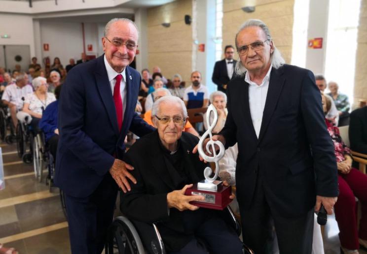 El MIMMA homenajea al sacerdote Manuel Gámez