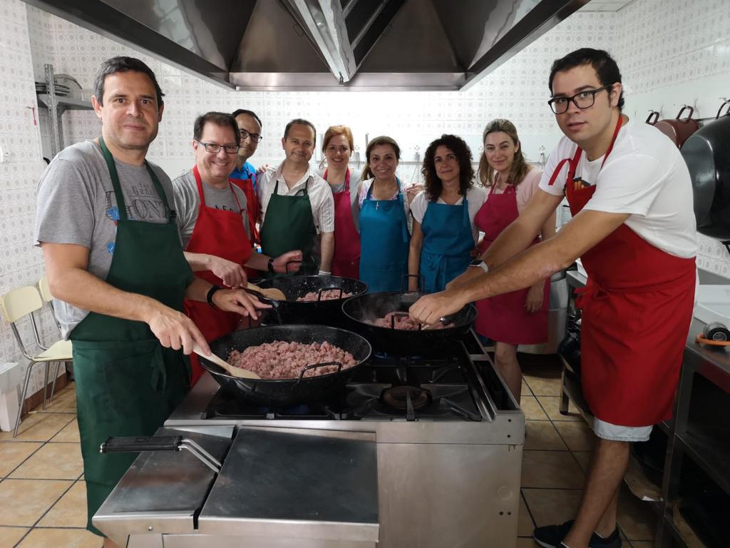 Miembros del equipo de cocina de campamentos parroquiales diocesanos en Trayamar