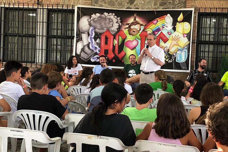 El Obispo visita los campamentos diocesanos