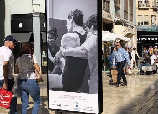 Inauguración de la exposición fotográfica de las Hospitalarias en calle Larios