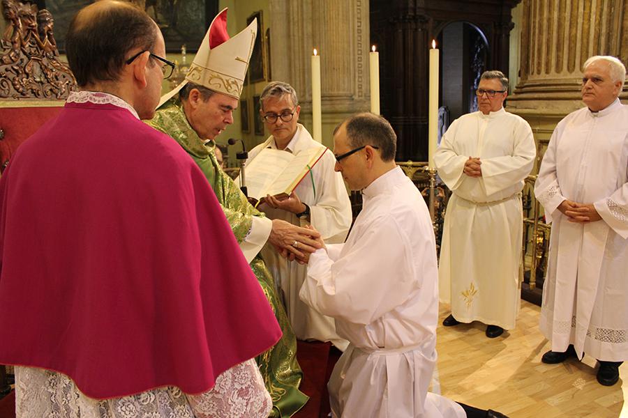 El Obispo de Málaga ordena tres nuevos diáconos permanentes // D. GUTIÉRREZ