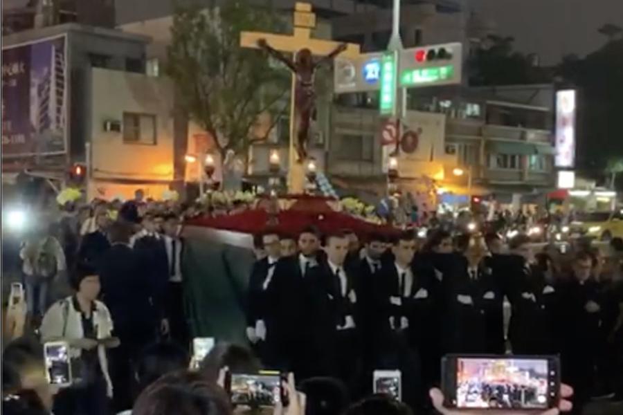 Procesión por las calles de Kaohsiung (Taiwán)