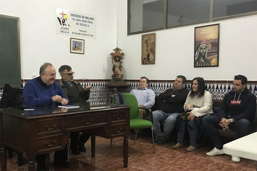 El delegado de Hermandades y Cofradías visita a los cofrades de Melilla