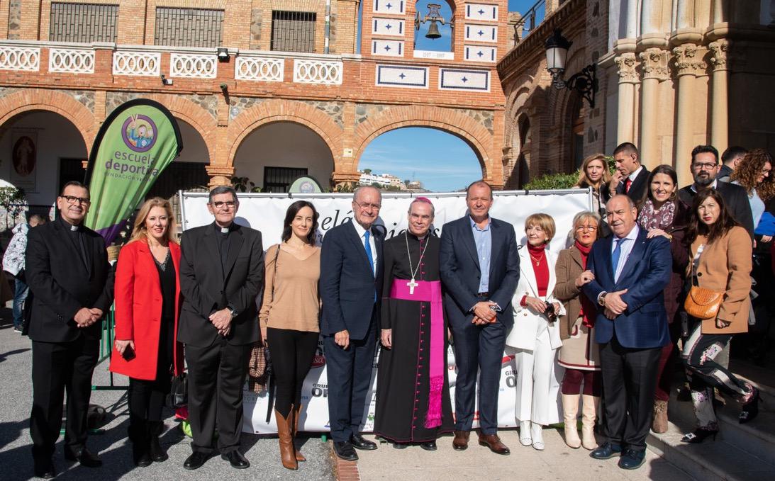 El Obispo de Málaga, D. Jesús Catalá, junto a diversas autoridades y miembros de la Curia Diocesana y del Patronato de la Fundación Victoria