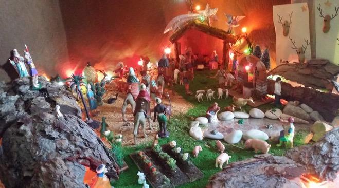 Belén montado por los niños Miguel y Hugo de Jimera de Líbar (Málaga) en casa de su abuela