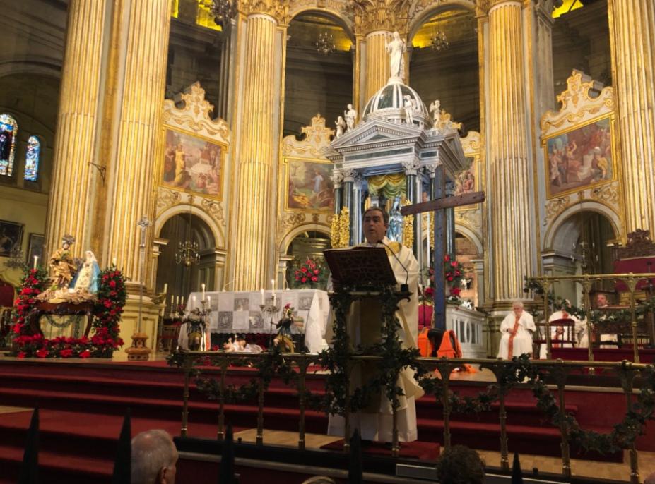 La Cruz de Lampedusa, en la Catedral de Málaga, en la fiesta de la Sagrada Familia