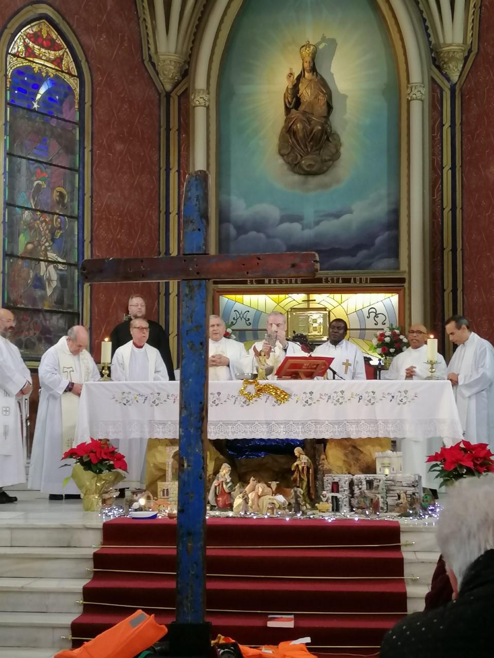 Eucaristía en Cristo Rey, presidida por el Obispo de Málaga, con la Cruz de Lampedusa // A.MEDINA