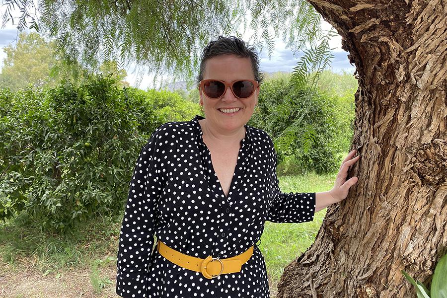 El pelo más corto y la sonrisa más larga