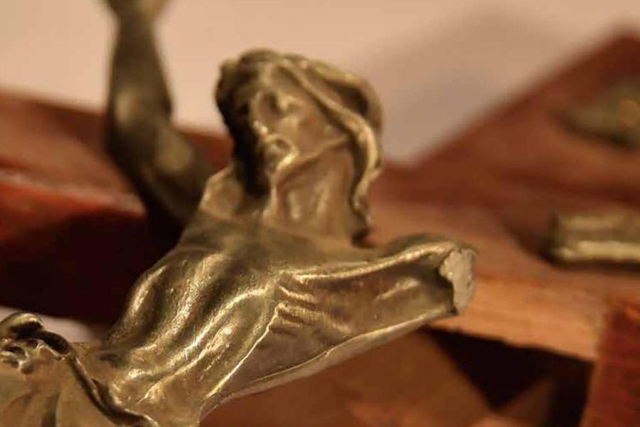 Los viernes de Cuaresma, Via Crucis por la Iglesia perseguida y necesitada