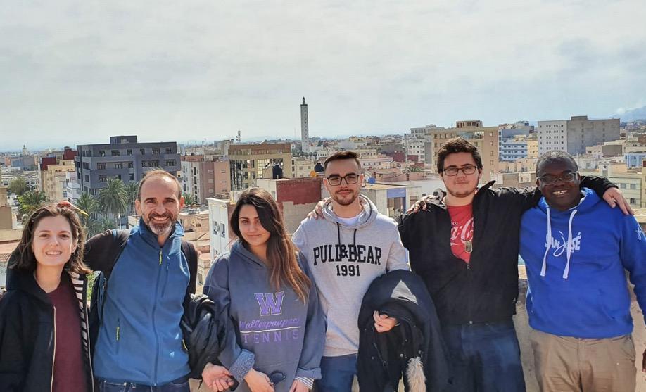 Alumnos y profesores del colegio San José, en Nador