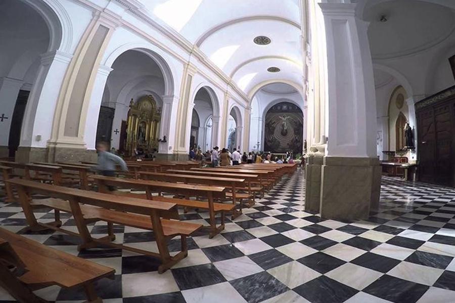 Vélez Málaga: la parroquia de San Juan permanece unida a través de la televisión y whatsapp