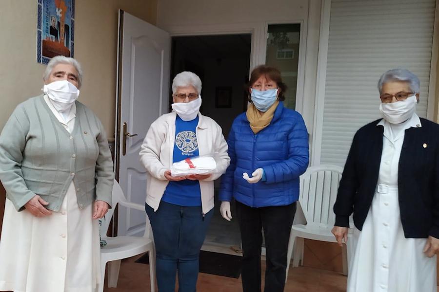 Iniciativa de costura de mascarillas 100% algodón de la parroquia El Salvador 