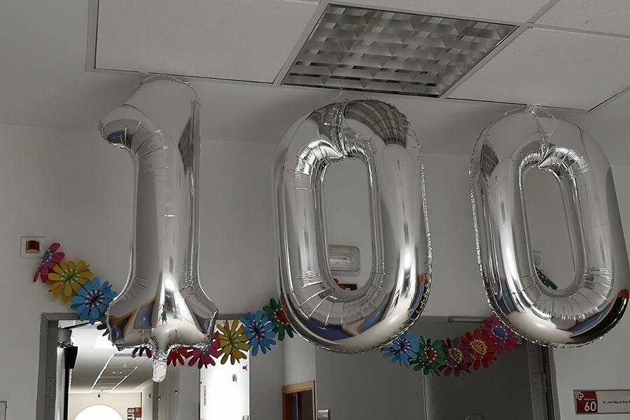 Globos de felicitación por los 100 años de Josefina García
