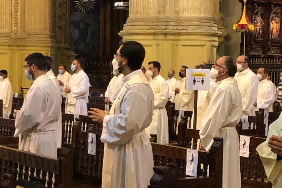 D. Jesús Catalá: «Sois un regalo para la Iglesia y para mí»