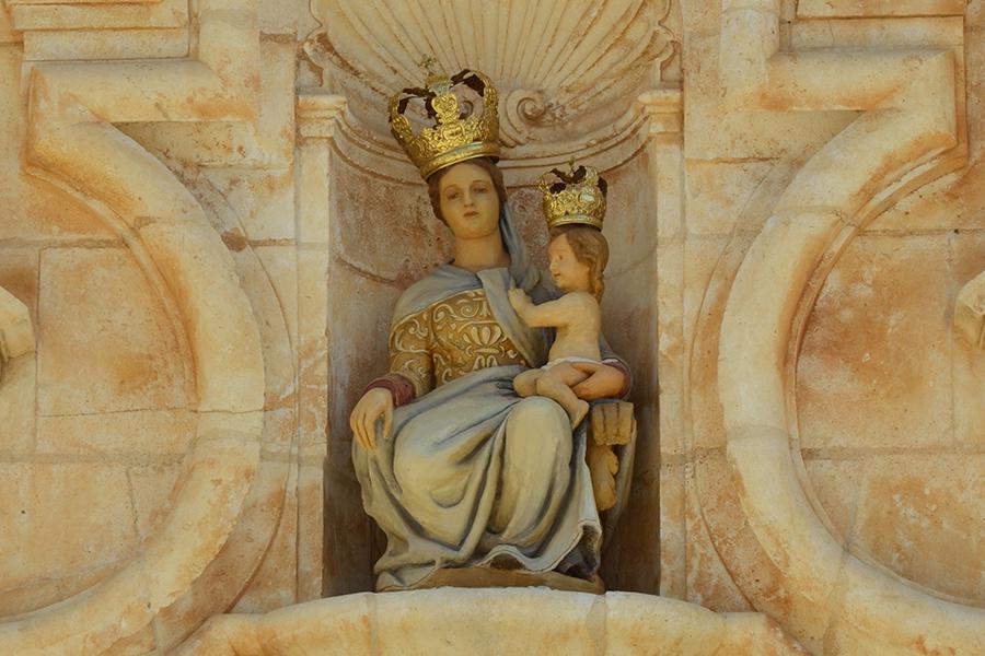 Campillos celebra la bendición de su recién restaurada parroquia