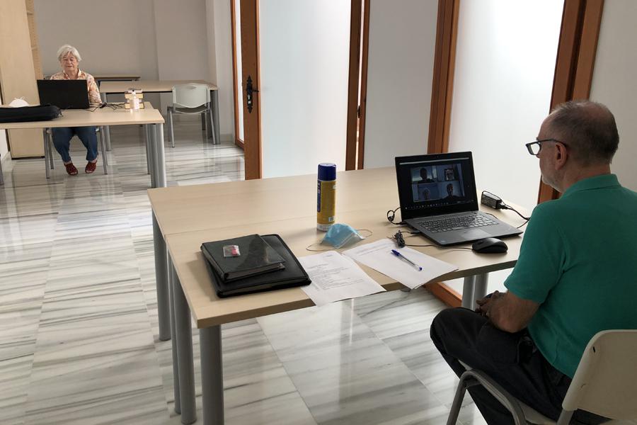 Pepi Cotrino durante el examen de Síntesis Teológica // E. LLAMAS