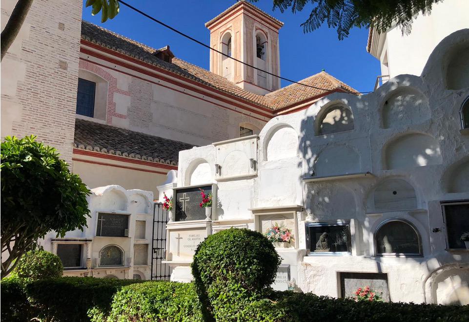 El Día de los Fieles Difuntos en los cementerios parroquiales