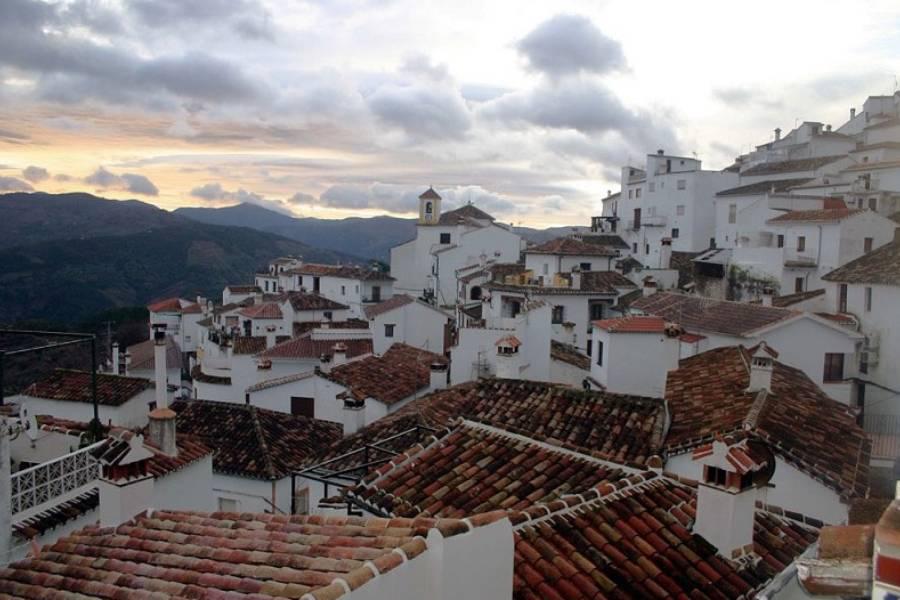 Benalauría es uno de los 22 municipios que componen la comarca de la Serranía de Ronda