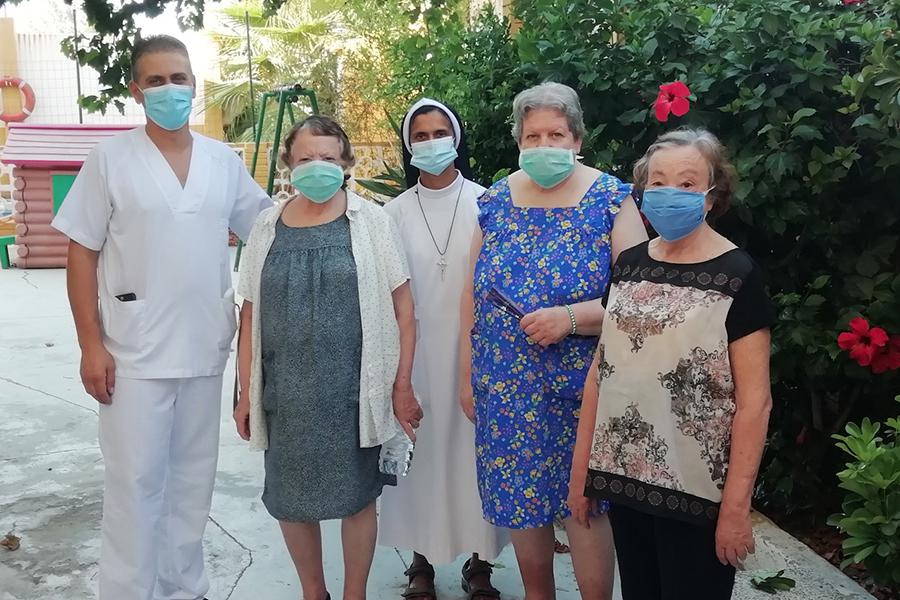 Una mano tendida a los ancianos y excluidos