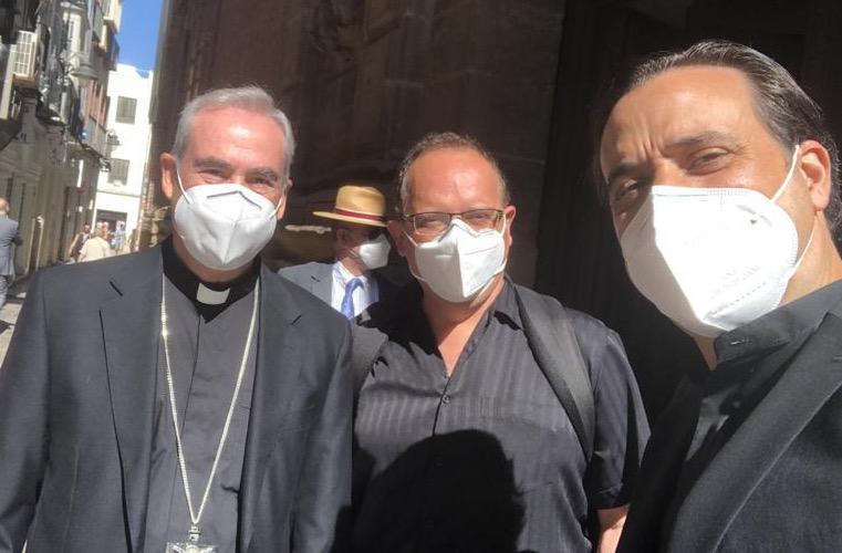 Luis Pacetti, con el Obispo de Málaga, D. Jesús Catalá, y Antonio del Pino, organista segundo de la Catedral