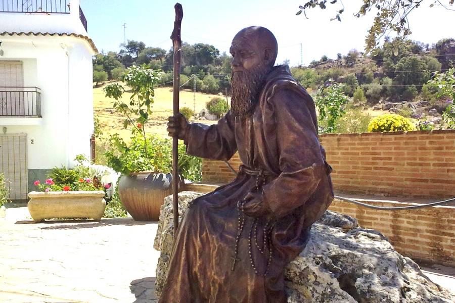 Escultura de Fray Leopoldo en Alpandeire