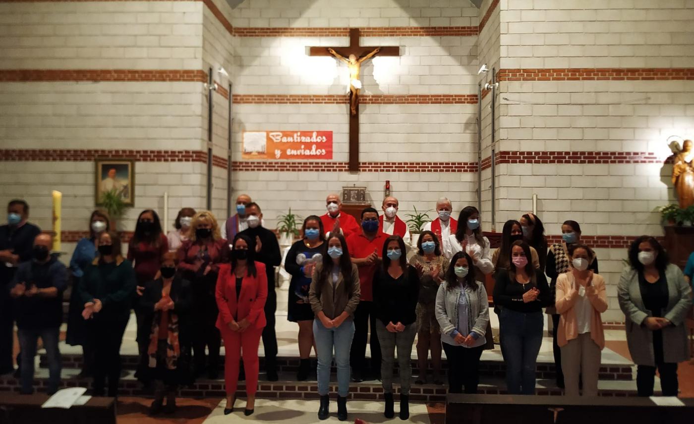 Grupo de confirmados en la parroquia Virgen del Camino y San Andr