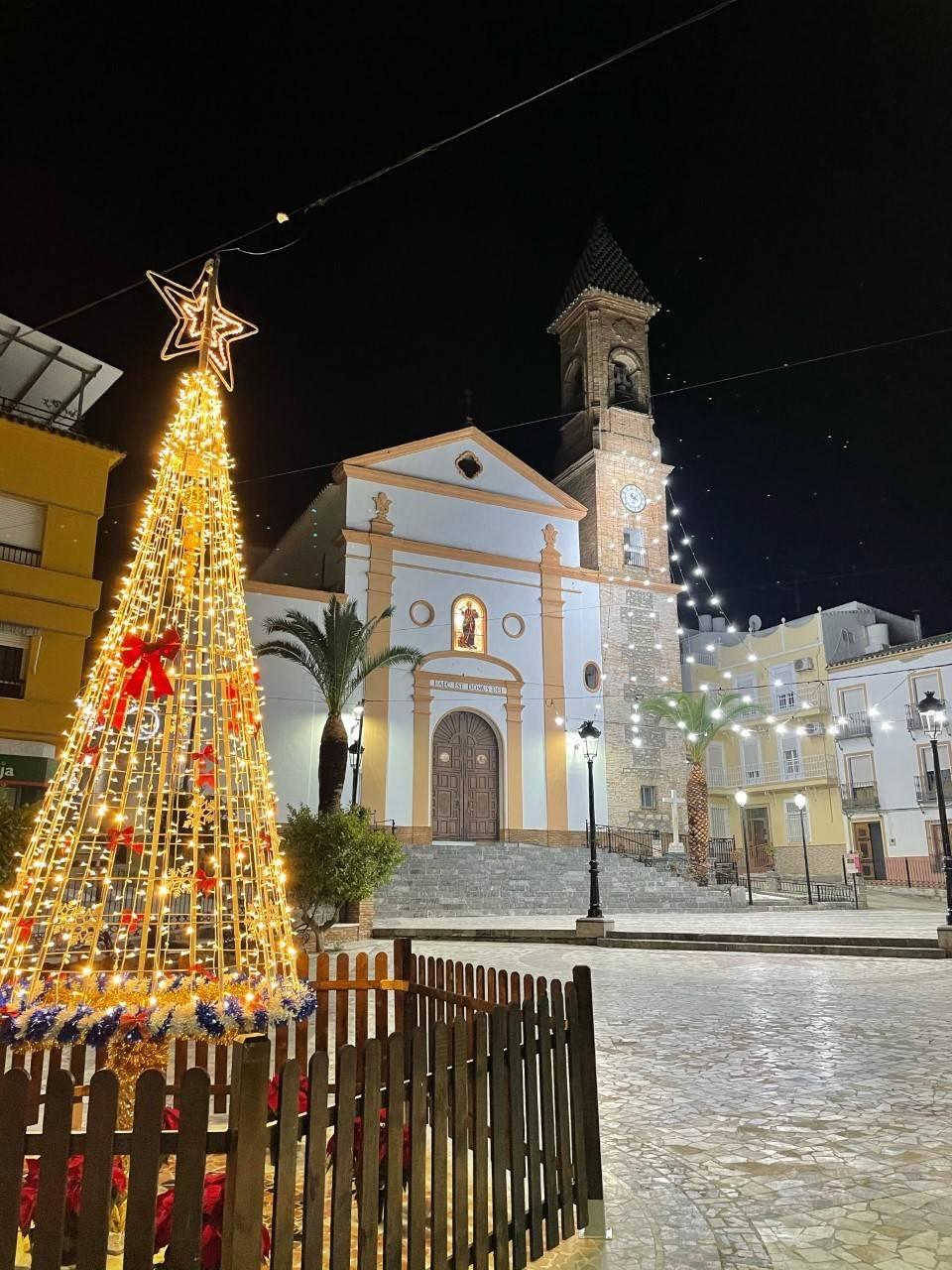 Los niños y adolescentes de Álora celebran la Navidad en Cuevas de San Marcos