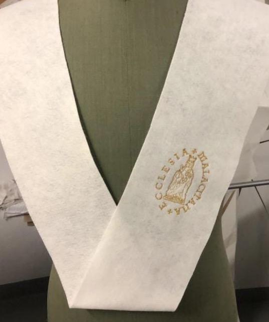 A la venta, banda para ministros extraordinarios de la comunión