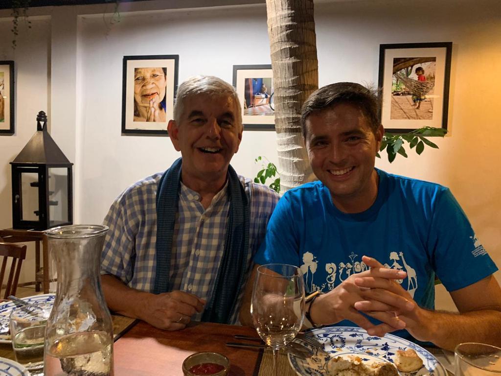 Kike Figaredo con Alan Antich en Camboya