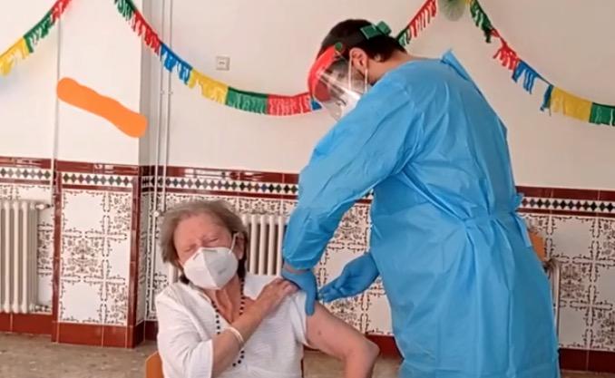 Eugenia primera vacunada del coronavirus:  «Recomiendo a todos que se la pongan, a mí me ha ido muy bien»