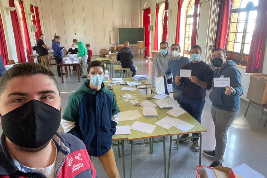 Seminaristas preparando los materiales de la campaña del Día del Seminario // A. LÓPEZ